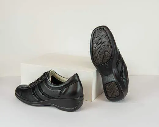 Portofino Women's Wedge Stretch Oxfords- Black